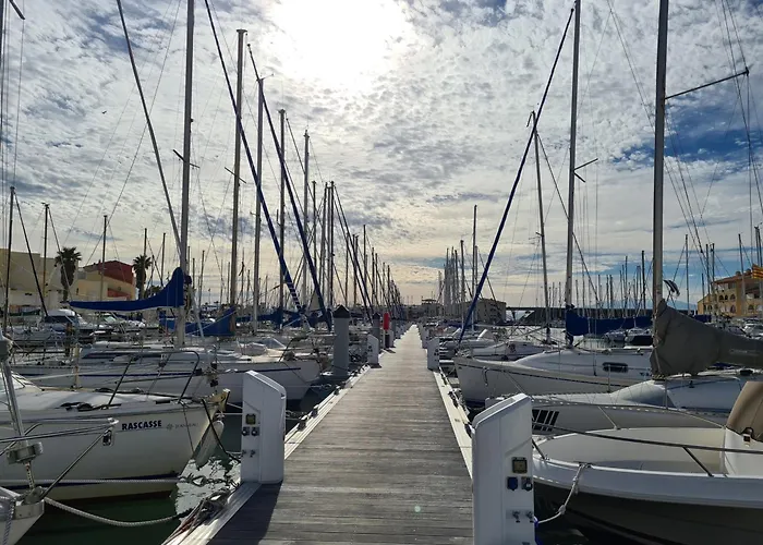 T2 A Port Leucate, Piscine, Parking, Proche - Fr-1-798-8 *